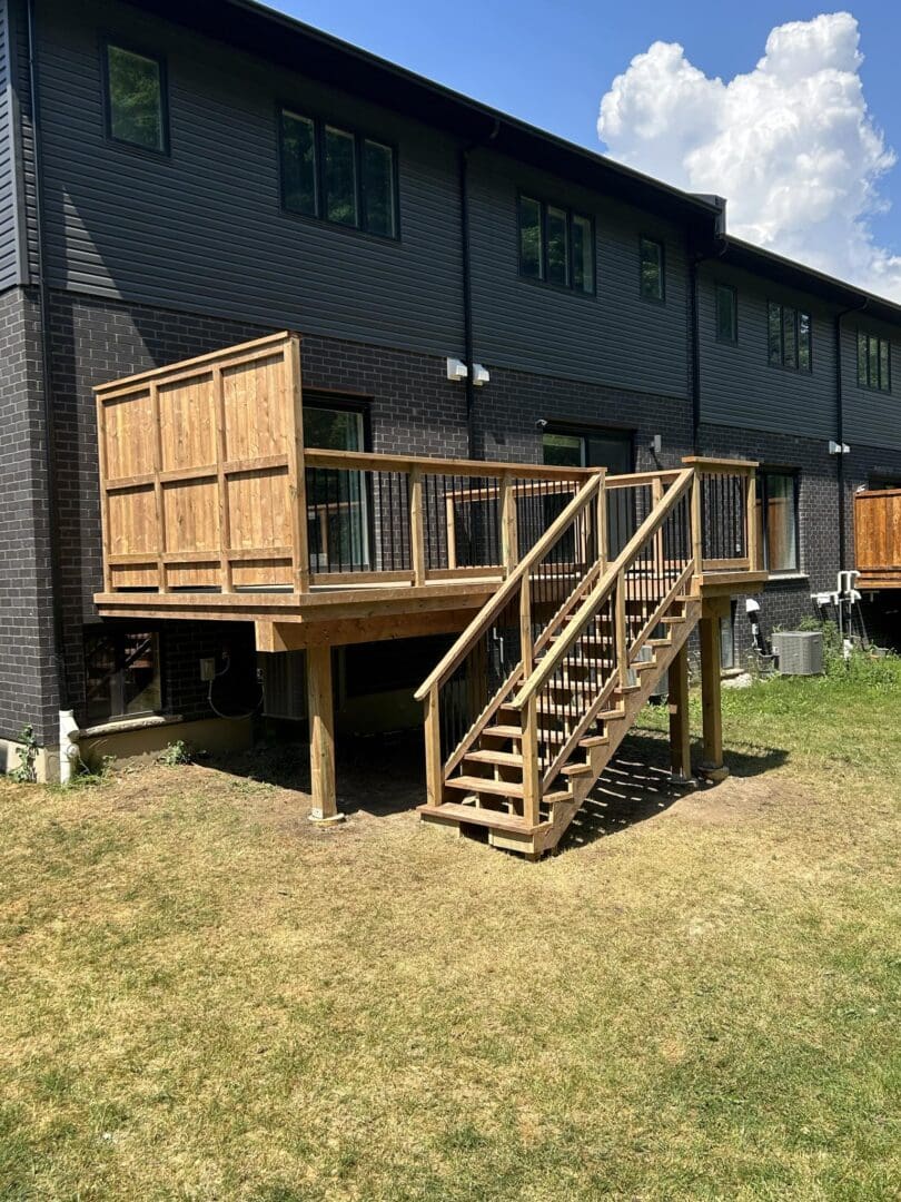 Deck & Fence contractor in Kitchener-Waterloo.